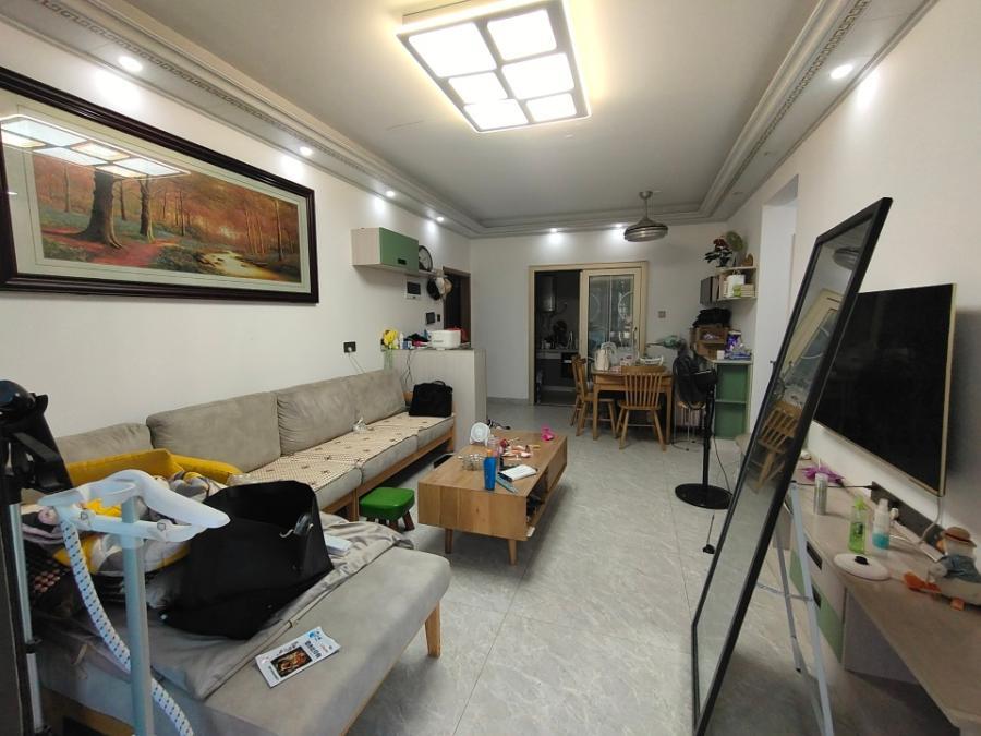 麓谷小鎮(zhèn)（樂谷園）法拍房4棟1806號及房屋內(nèi)的家具、家電及其它附屬物品等財產(chǎn)