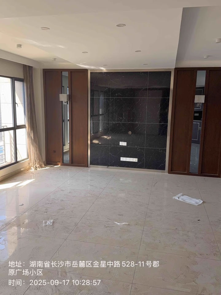 郡原廣場(chǎng)（郡原生活廣場(chǎng)）法拍房4棟2304房屋和車位號(hào)為-1148、-1149地下停車